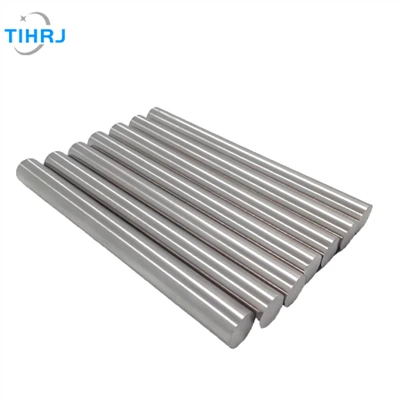 Care este densitatea unei tije de titan?